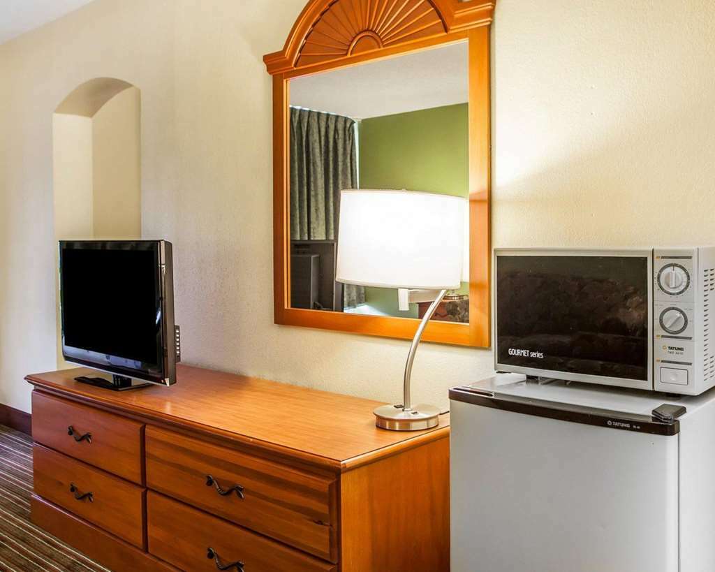 Quality Inn Franklin Room photo